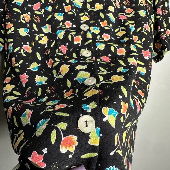 Vintage Fundamental Things Petites Women’s Black Floral Button-Down Shirt - Picture 4 of 6
